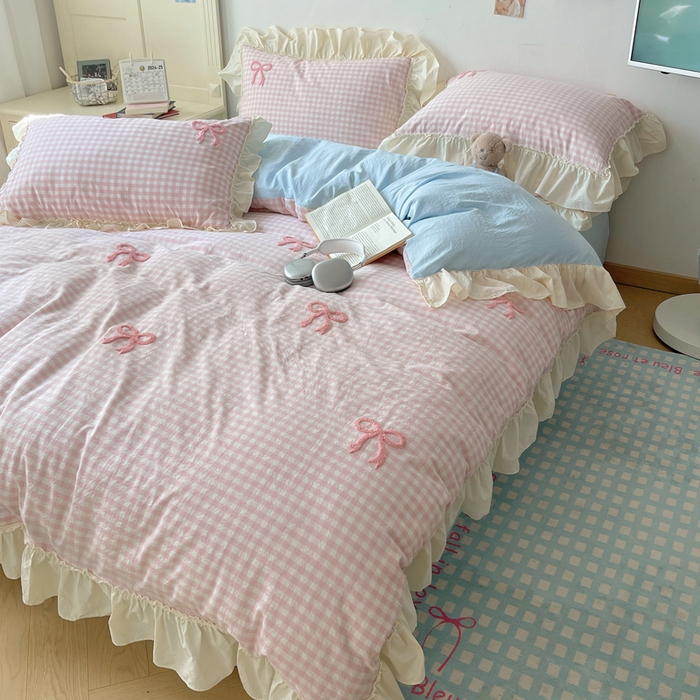 91家纺网 家纺一手货源 找家纺 轻奢坊 2024新款法式花边蝴蝶结水洗棉四件套 花边浅蓝中格