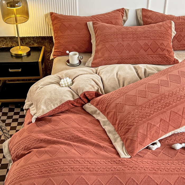 91家纺网 家纺一手货源 找家纺 2024秋冬新款全消光拼角雕花绒牛奶绒四件套 慕丝-奶油橙