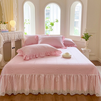 91家纺网 家纺一手货源 找家纺  乐朵 2025春夏 妮可 A类 泡泡棉 夹棉床盖（专版专利 控价108）豆沙色