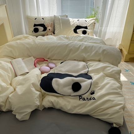 91家纺网 家纺一手货源 找家纺 红嘴企鹅 2025新款全棉毛巾绣贴布绣四件套 熊猫盼盼