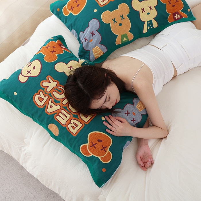 91家纺网 家纺一手货源 找家纺 朴尔家纺-毛巾被 2024新款色织定位提花纯棉四层纱布枕巾 百变熊仔-绿