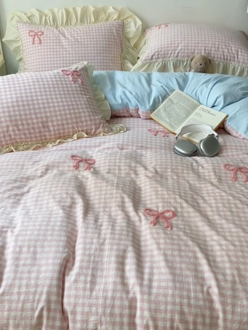 91家纺网 家纺一手货源 找家纺 轻奢坊 2024新款法式花边蝴蝶结水洗棉四件套 花边浅蓝中格