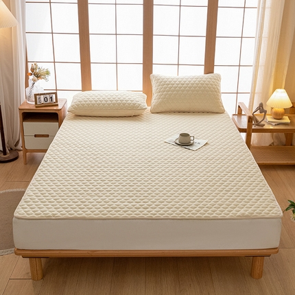 91家纺网 家纺一手货源 找家纺 2024新款牛奶绒夹棉款床垫系列 绒夹棉床垫-奶黄