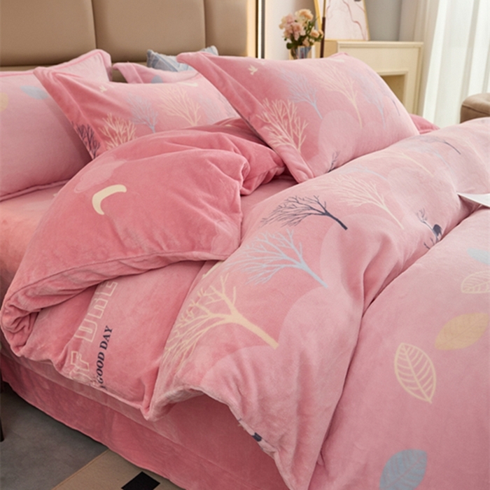 91家纺网 家纺一手货源 找家纺 卡迪亚 2024新款全消光牛奶绒印花四件套 小鹿