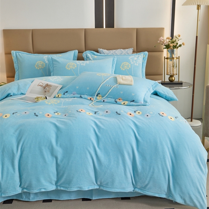 91家纺网 家纺一手货源 找家纺 卡迪亚 2024新款全消光牛奶绒印花四件套 浅浅花香