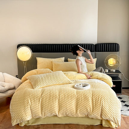 91家纺网 家纺一手货源 找家纺 2024新款牛奶绒提花金龟绒三件套四件套-场景一 金龟绒浅黄