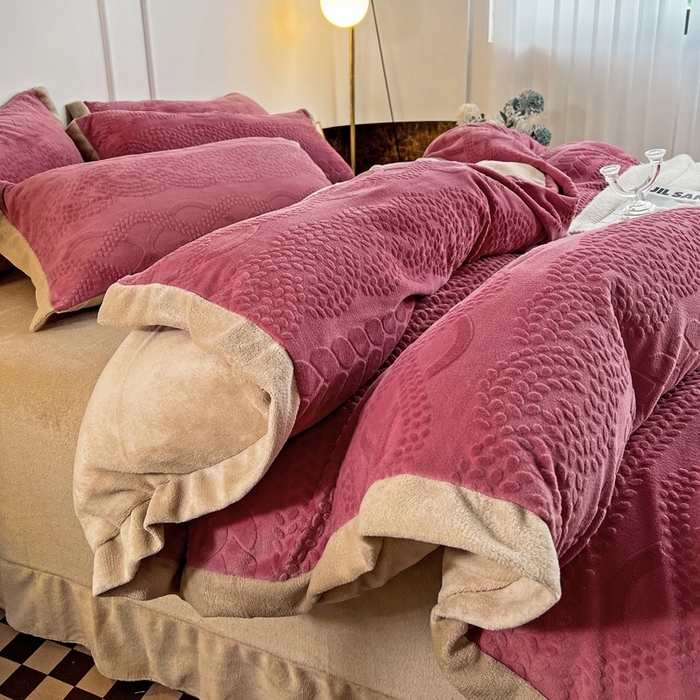 91家纺网 家纺一手货源 找家纺 2024秋冬新款全消光拼角雕花绒牛奶绒四件套 慕丝-豆沙