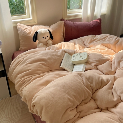 91家纺网 家纺一手货源 找家纺 六巷胡同 2024新款INS博主风纯色混搭牛奶绒四件套 奶咖酒红