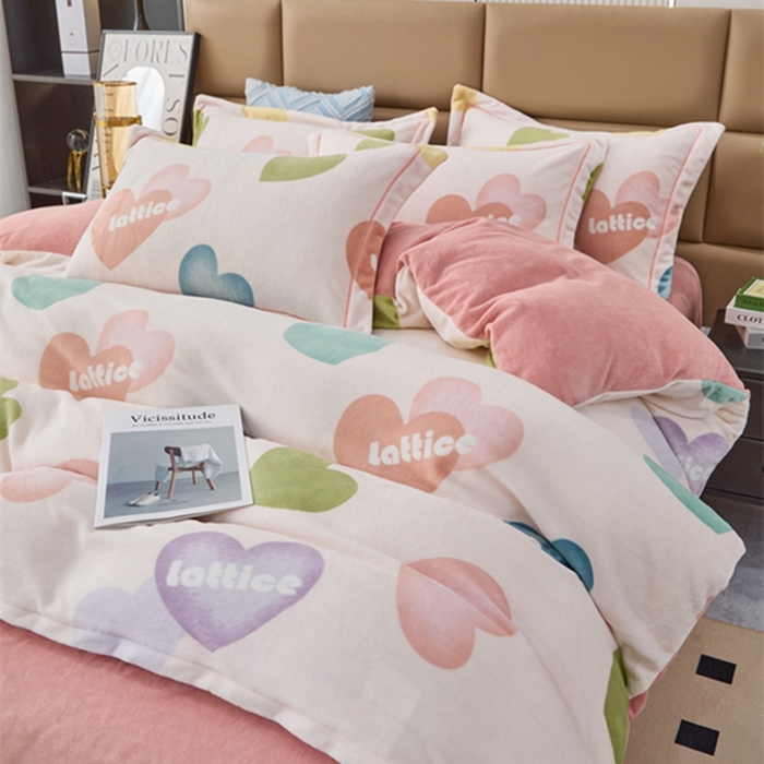 91家纺网 家纺一手货源 找家纺 卡迪亚 2024新款全消光牛奶绒印花四件套 爱意满满