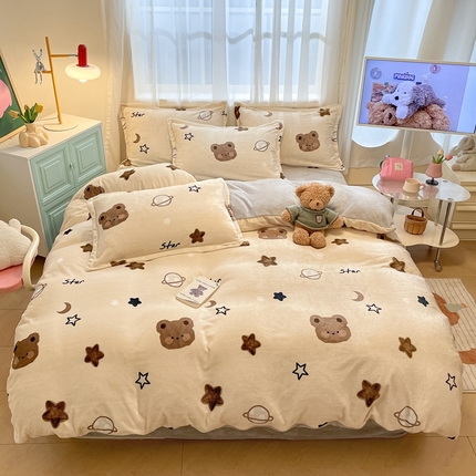91家纺网 家纺一手货源 找家纺 2024新款高克重牛奶绒四件套-夜景 星际小熊
