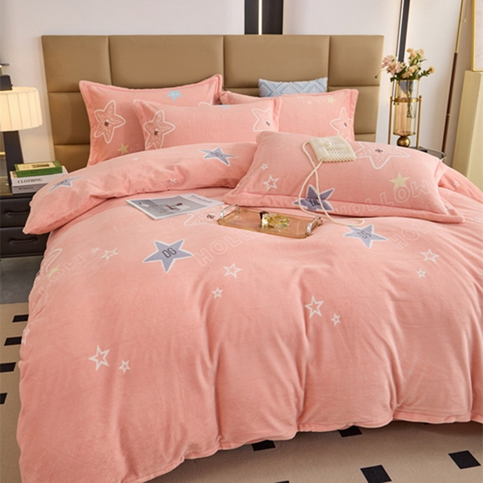 91家纺网 家纺一手货源 找家纺 卡迪亚 2024新款全消光牛奶绒印花四件套 星星