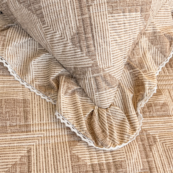 91家纺网 家纺一手货源 找家纺 缦彩 （支持一件定制）2024新款全棉夹棉加厚公主风磨毛床裙款四件套纯棉床罩床笠套件 慕尚-棕