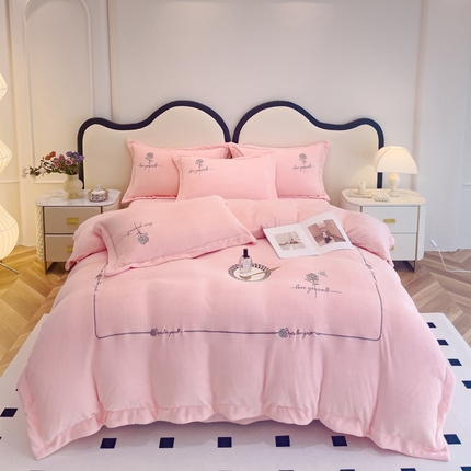 91家纺网 家纺一手货源 找家纺 八方汇（一户被芯生活馆） 2024新款加厚牛奶绒轻奢花卉刺绣四件套-玫瑰庄园 粉