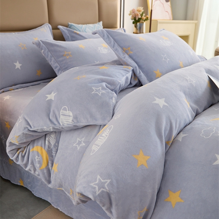 91家纺网 家纺一手货源 找家纺 卡迪亚 2024新款全消光牛奶绒印花四件套 星空