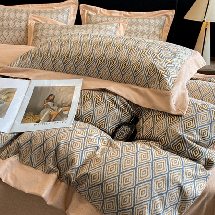 91家纺网 家纺一手货源 找家纺 慕晨 2024新款A类全棉贡缎磨毛数码印花高级宽边简奢款中高端四件套直播爆款 澜瑶