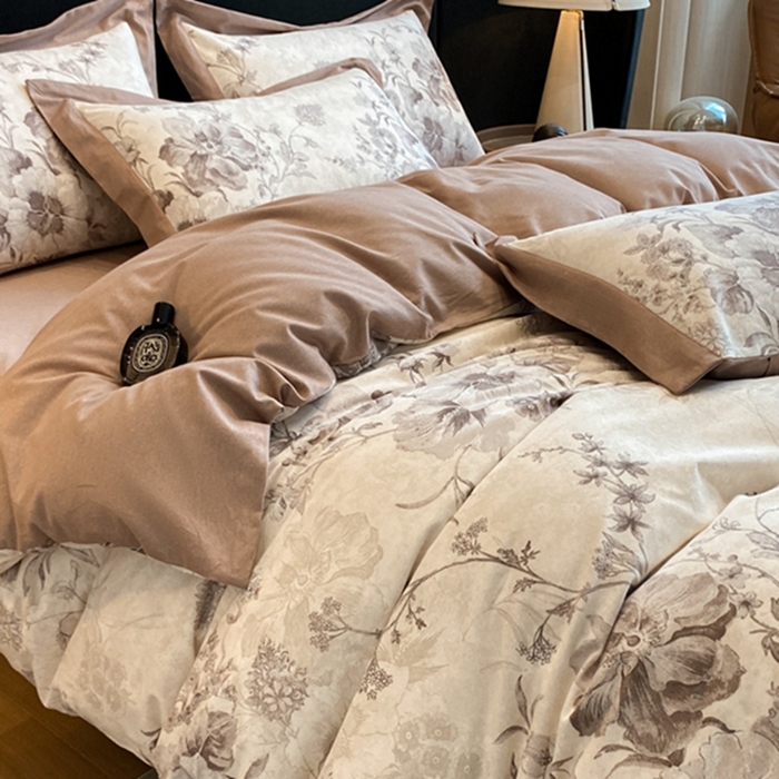 91家纺网 家纺一手货源 找家纺 慕晨 2024新款A类全棉贡缎磨毛数码印花高级宽边简奢款中高端四件套直播爆款 远黛-灰