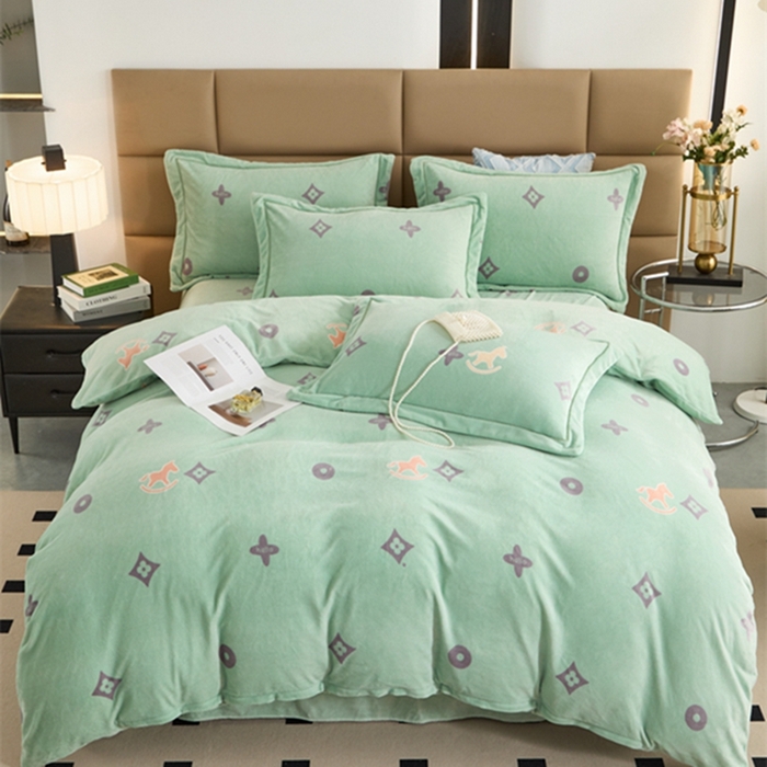 91家纺网 家纺一手货源 找家纺 卡迪亚 2024新款全消光牛奶绒印花四件套 幸运草-绿