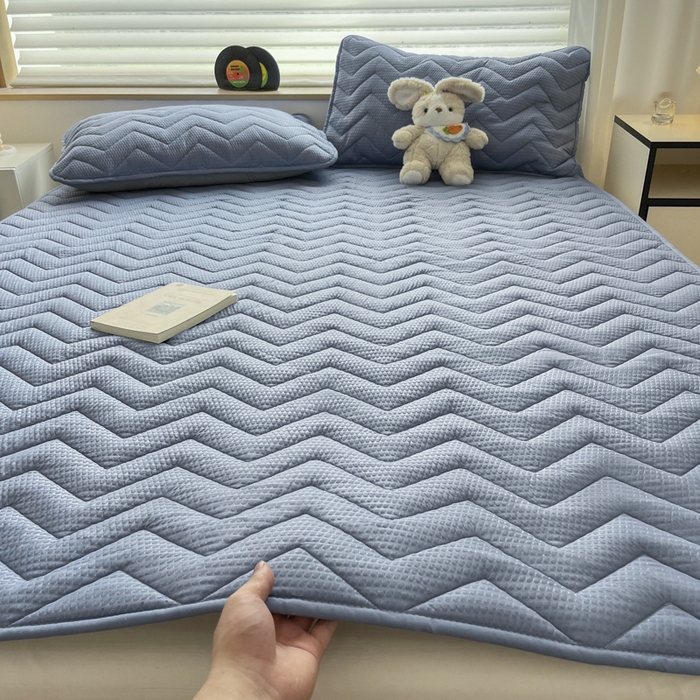 91家纺网 家纺一手货源 找家纺 老帅的工厂店 2025新款泡泡纱提花床垫系列 大床（有买家秀） 雾蓝