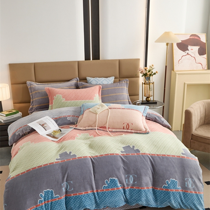 91家纺网 家纺一手货源 找家纺 卡迪亚 2024新款全消光牛奶绒印花四件套 芬格兰