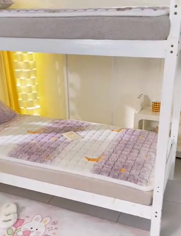 91家纺网 家纺一手货源 找家纺 眠势力 2025牛奶绒学生床垫夹棉加厚秋冬季保暖床褥子印花床护垫 梦幻星空