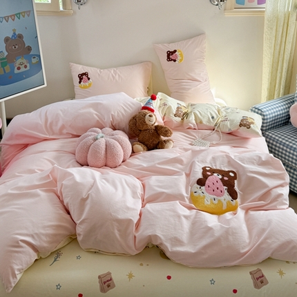 91家纺网 家纺一手货源 找家纺 （总）柚子 2024新款全棉水洗印加绣小可爱四件套