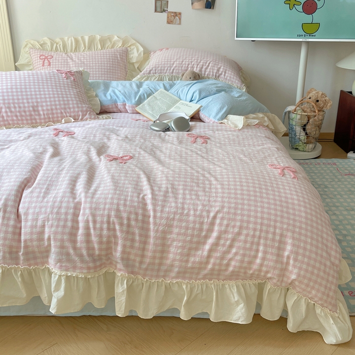 91家纺网 家纺一手货源 找家纺 轻奢坊 2024新款法式花边蝴蝶结水洗棉四件套 花边浅蓝中格