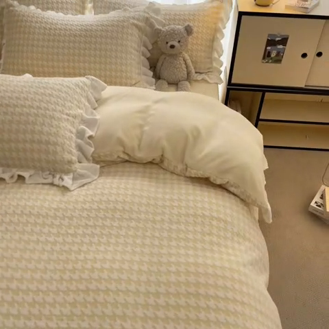 91家纺网 家纺一手货源 找家纺 星座家纺 2025新款千鸟格花边款牛奶绒四件套 千鸟格-米黄