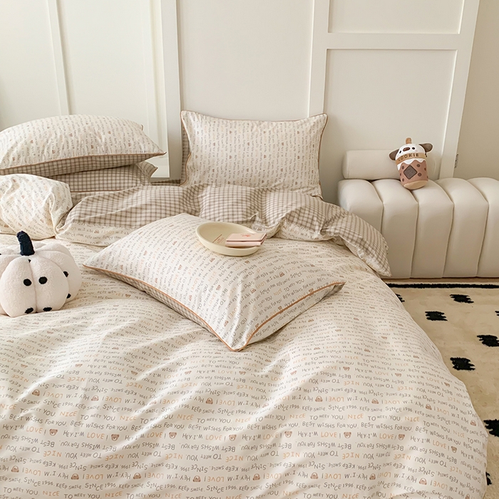 91家纺网 家纺一手货源 找家纺 2024秋冬新款全棉印花嵌绳款小清新四件套 英文熊熊