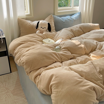 91家纺网 家纺一手货源 找家纺 六巷胡同 2024新款INS博主风纯色混搭牛奶绒四件套 燕麦淡蓝