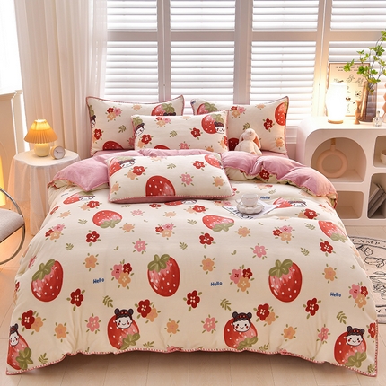 菡宝 2024新款高克重印花贝壳边牛奶绒四件套 草莓女孩
