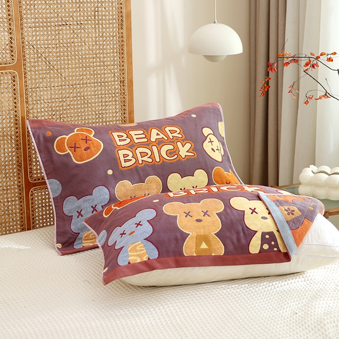 91家纺网 家纺一手货源 找家纺 朴尔家纺-毛巾被 2024新款色织定位提花纯棉四层纱布枕巾 百变熊仔-咖