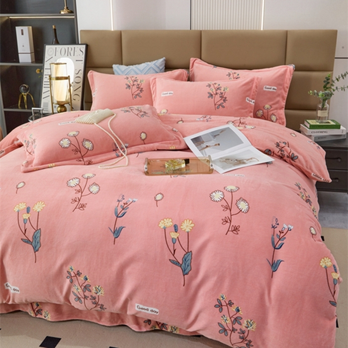 91家纺网 家纺一手货源 找家纺 卡迪亚 2024新款全消光牛奶绒印花四件套 花季