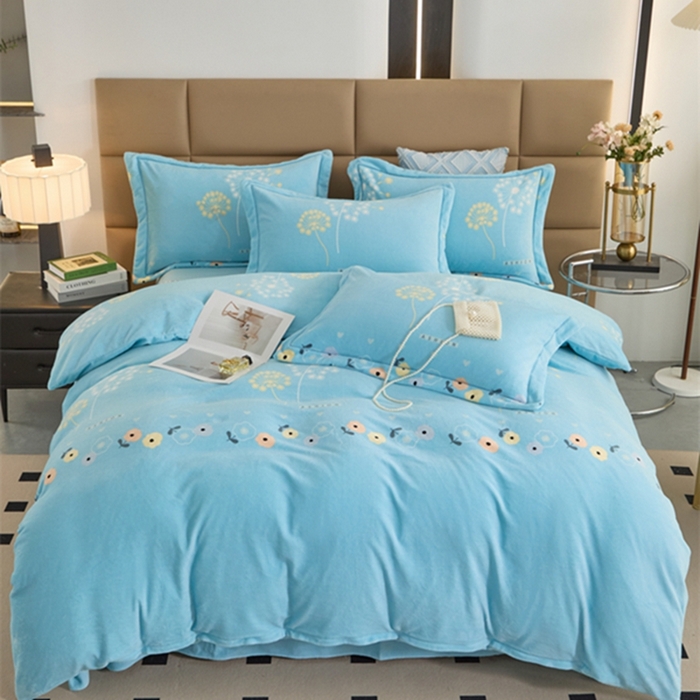 91家纺网 家纺一手货源 找家纺 卡迪亚 2024新款全消光牛奶绒印花四件套 浅浅花香