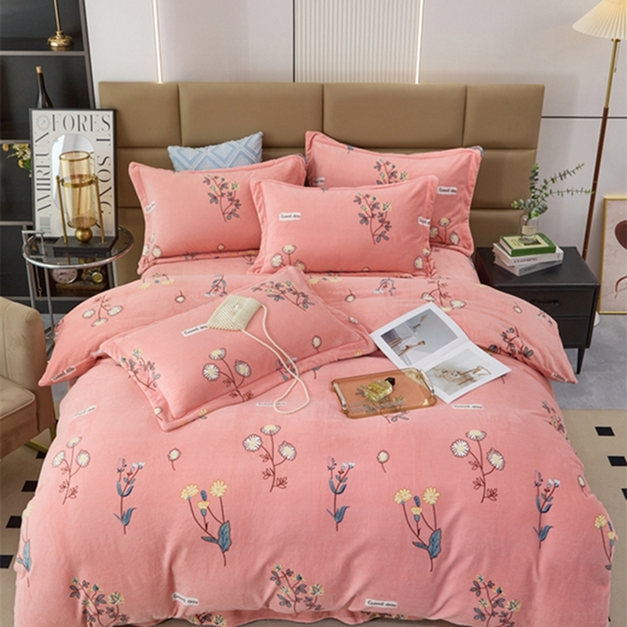 91家纺网 家纺一手货源 找家纺 卡迪亚 2024新款全消光牛奶绒印花四件套 花季