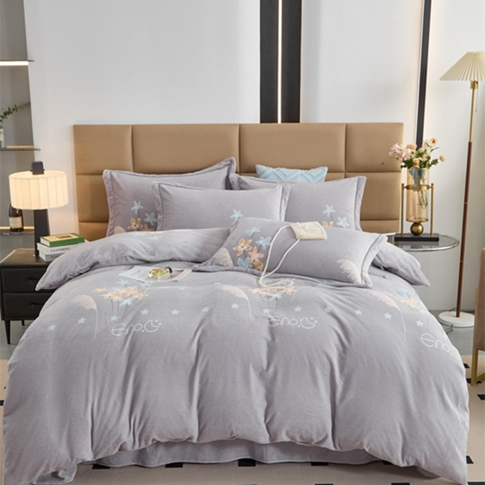 91家纺网 家纺一手货源 找家纺 卡迪亚 2024新款全消光牛奶绒印花四件套 乐享