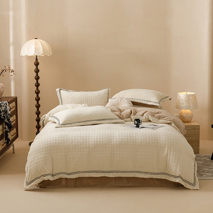 91家纺网 家纺一手货源 找家纺 （总）百寐 2024新款雕花织带牛奶绒1.8床单床笠四件套宽边法式轻奢风-浪漫雕花