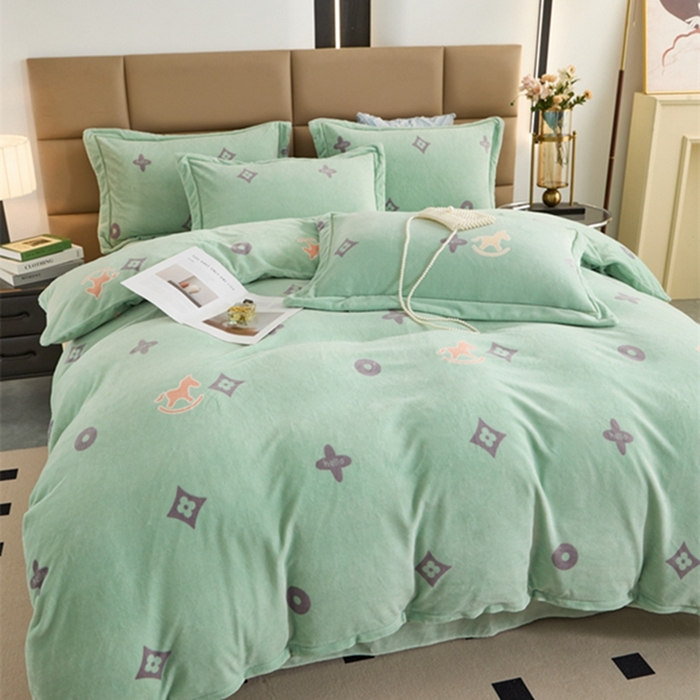 91家纺网 家纺一手货源 找家纺 卡迪亚 2024新款全消光牛奶绒印花四件套 幸运草-绿