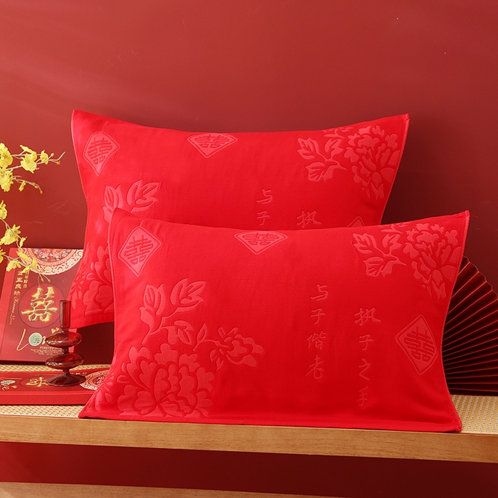 91家纺网 家纺一手货源 找家纺 2024新款全棉六层纱布大红色婚庆加厚透气枕巾52*78cm一对 心心相印
