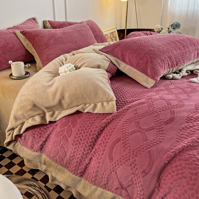 91家纺网 家纺一手货源 找家纺 2024秋冬新款全消光拼角雕花绒牛奶绒四件套 慕丝-豆沙