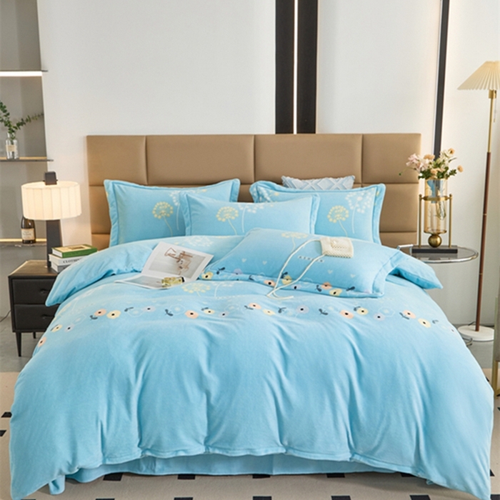 91家纺网 家纺一手货源 找家纺 卡迪亚 2024新款全消光牛奶绒印花四件套 浅浅花香