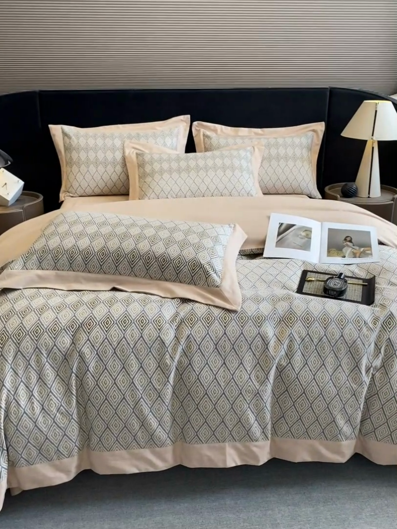 91家纺网 家纺一手货源 找家纺 慕晨 2024新款A类全棉贡缎磨毛数码印花高级宽边简奢款中高端四件套直播爆款 澜瑶