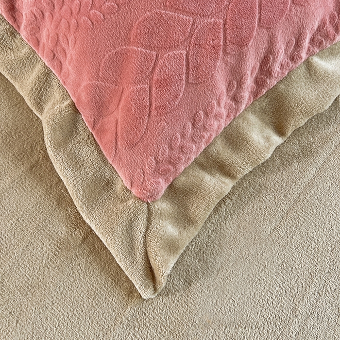 91家纺网 家纺一手货源 找家纺 2024秋冬新款全消光拼角雕花绒牛奶绒四件套 慕丝-玫瑰粉