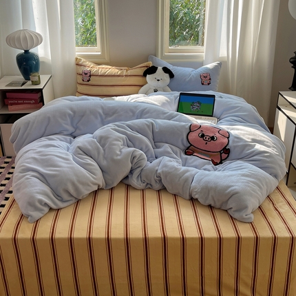 91家纺网 家纺一手货源 找家纺 （总）红嘴企鹅 2025新款卡通牛奶绒混搭四件套