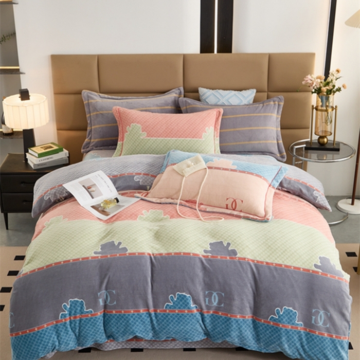 91家纺网 家纺一手货源 找家纺 卡迪亚 2024新款全消光牛奶绒印花四件套 芬格兰