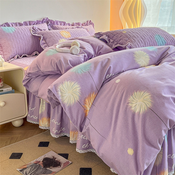 91家纺网 家纺一手货源 找家纺 缦彩 （支持一件定制）2024新款全棉夹棉加厚公主风磨毛床裙款四件套纯棉床罩床笠套件 绒朵-紫