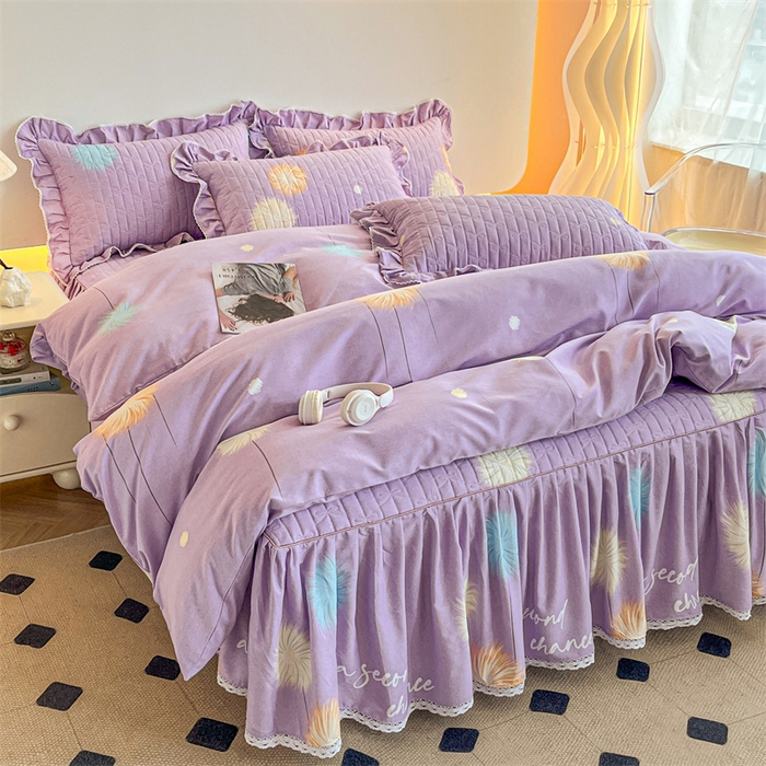 91家纺网 家纺一手货源 找家纺 缦彩 （支持一件定制）2024新款全棉夹棉加厚公主风磨毛床裙款四件套纯棉床罩床笠套件 绒朵-紫