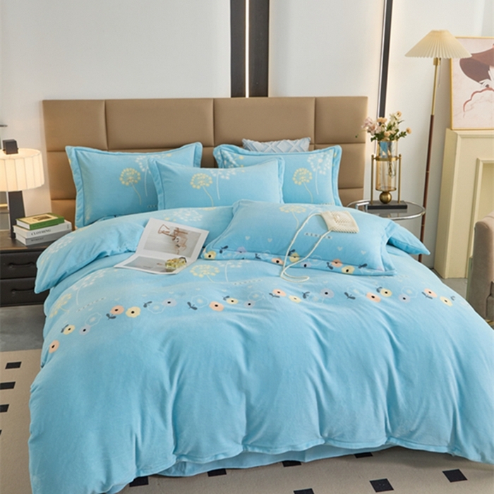 91家纺网 家纺一手货源 找家纺 卡迪亚 2024新款全消光牛奶绒印花四件套 浅浅花香