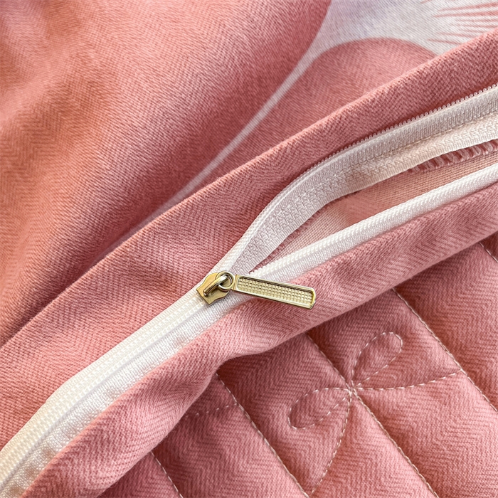 91家纺网 家纺一手货源 找家纺 缦彩 （支持一件定制）2024新款全棉夹棉加厚公主风磨毛床裙款四件套纯棉床罩床笠套件 风中倩影-豆沙