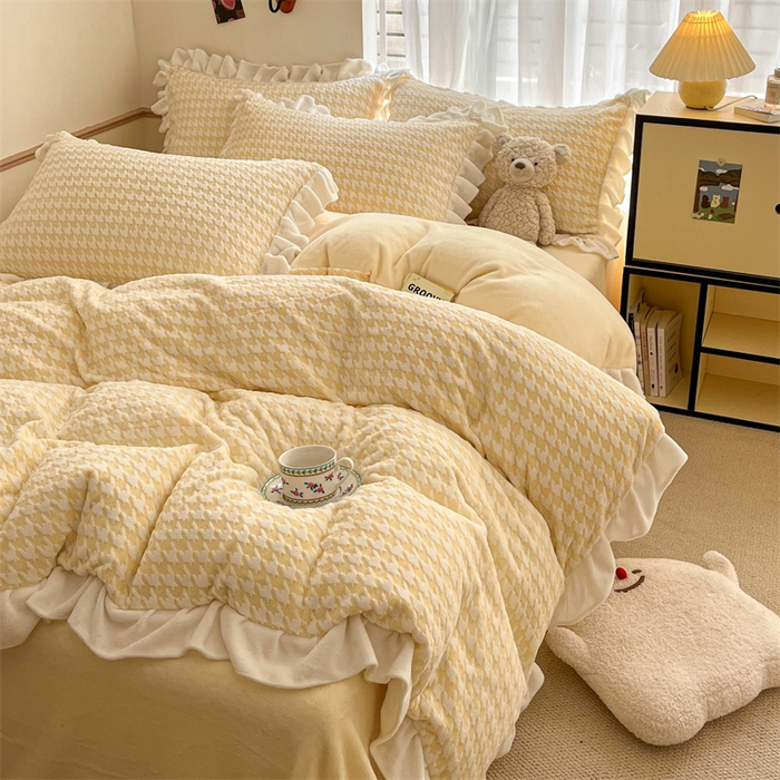 91家纺网 家纺一手货源 找家纺 星座家纺 2025新款千鸟格花边款牛奶绒四件套 千鸟格-米黄