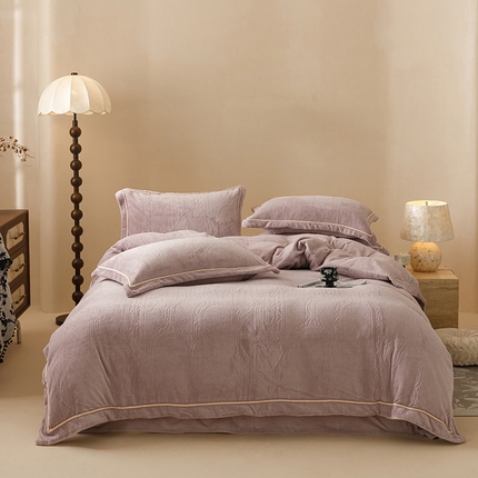 91家纺网 家纺一手货源 找家纺 （总）百寐 2024新款雕花织带牛奶绒1.8床单床笠四件套宽边法式轻奢风-浪漫雕花